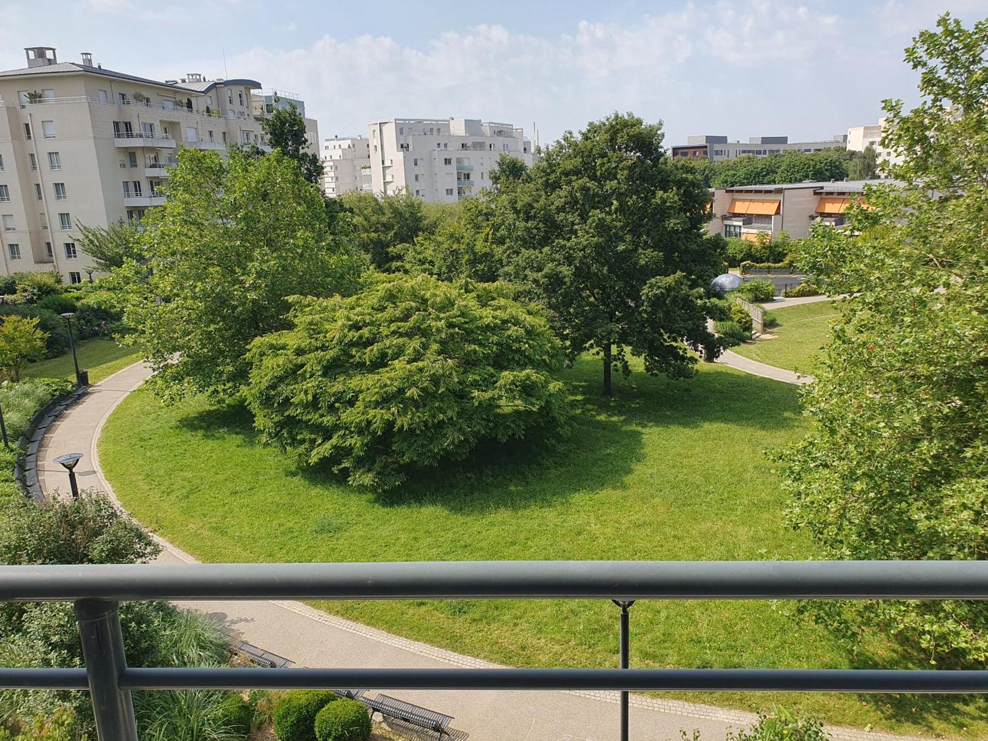 Appartement Residentiel Au Vert Et Au Frais Монтіньї-ле-Бретонне Екстер'єр фото